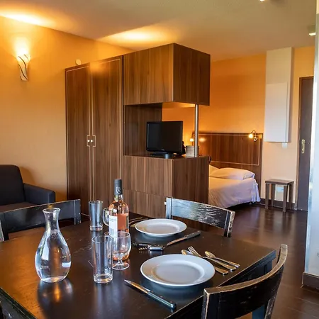 Cosy A Avec Terrasse, Piscine, Sauna, Parking Et Wifi Gratuit - Fr-1-165b-49 Apartment Jausiers
