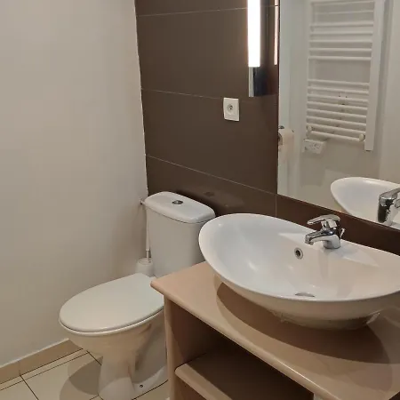 Cosy à Avec Terrasse, Piscine, Sauna, Parking Et Wifi Gratuit - Fr-1-165b-49 Appartement