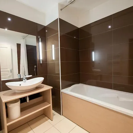 Apartamento Cosy A Avec Terrasse, Piscine, Sauna, Parking Et Wifi Gratuit - Fr-1-165b-49